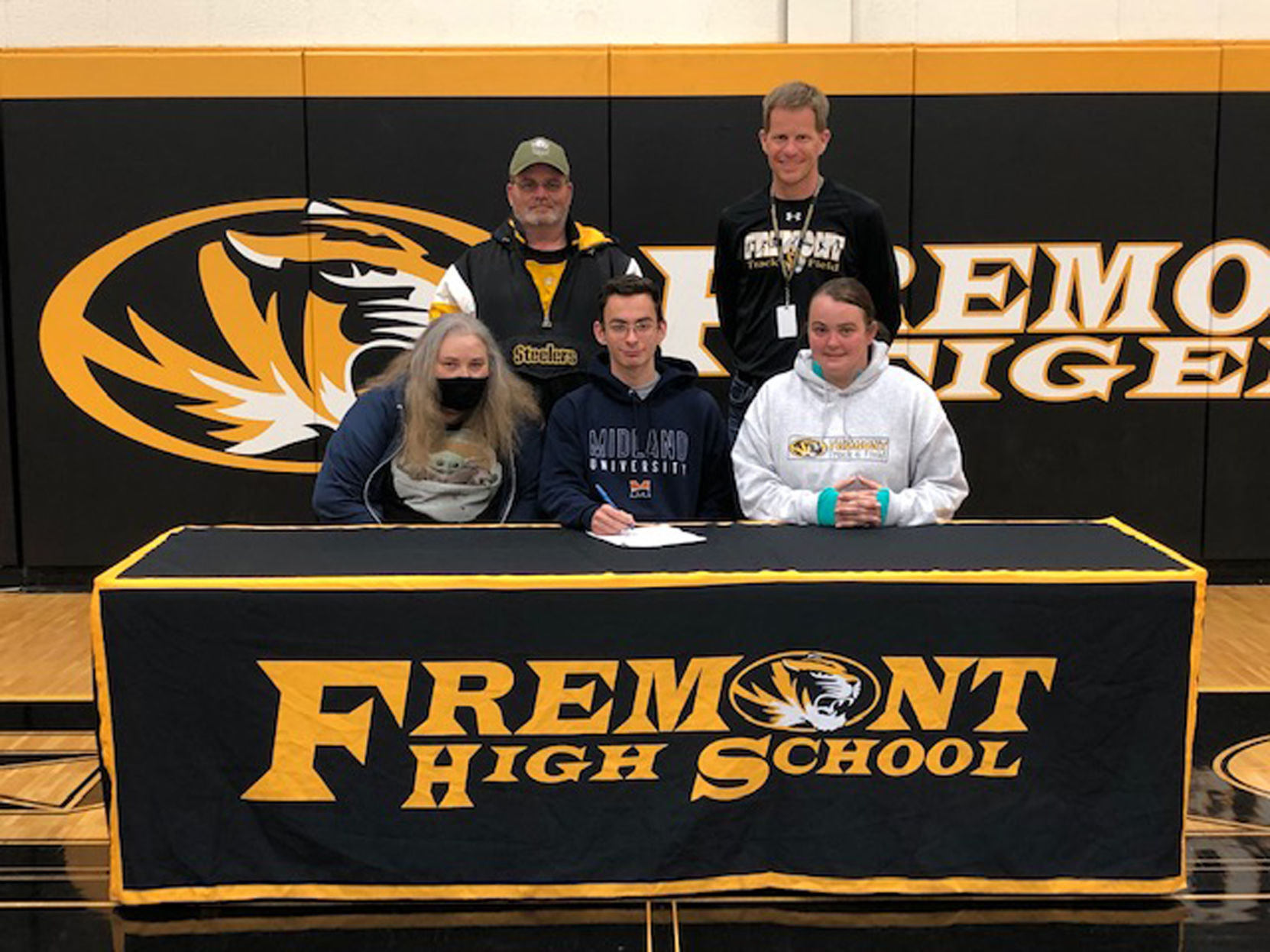 FRE_041521_FHS Signing_p1.jpg